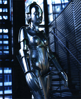 <span style="font-weight: bold">Maschinenmaria</span>   - 2000<br />Alu/GfK, versilbert - H: 1,65 cm<br />(Rekonstruktion der verbrannten Figur aus dem Film >Metropolis< v. Fritz Lang)